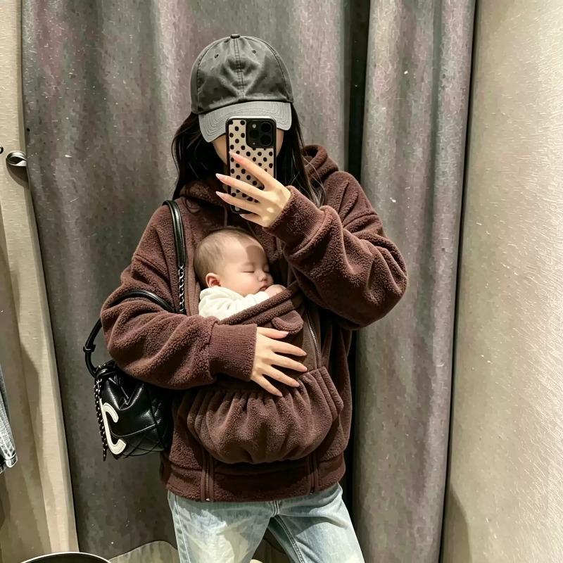 2WAY仕様のカンガルーポケット付きベビーウェア、フリース素 - Maternity Wear のレビューと価格
