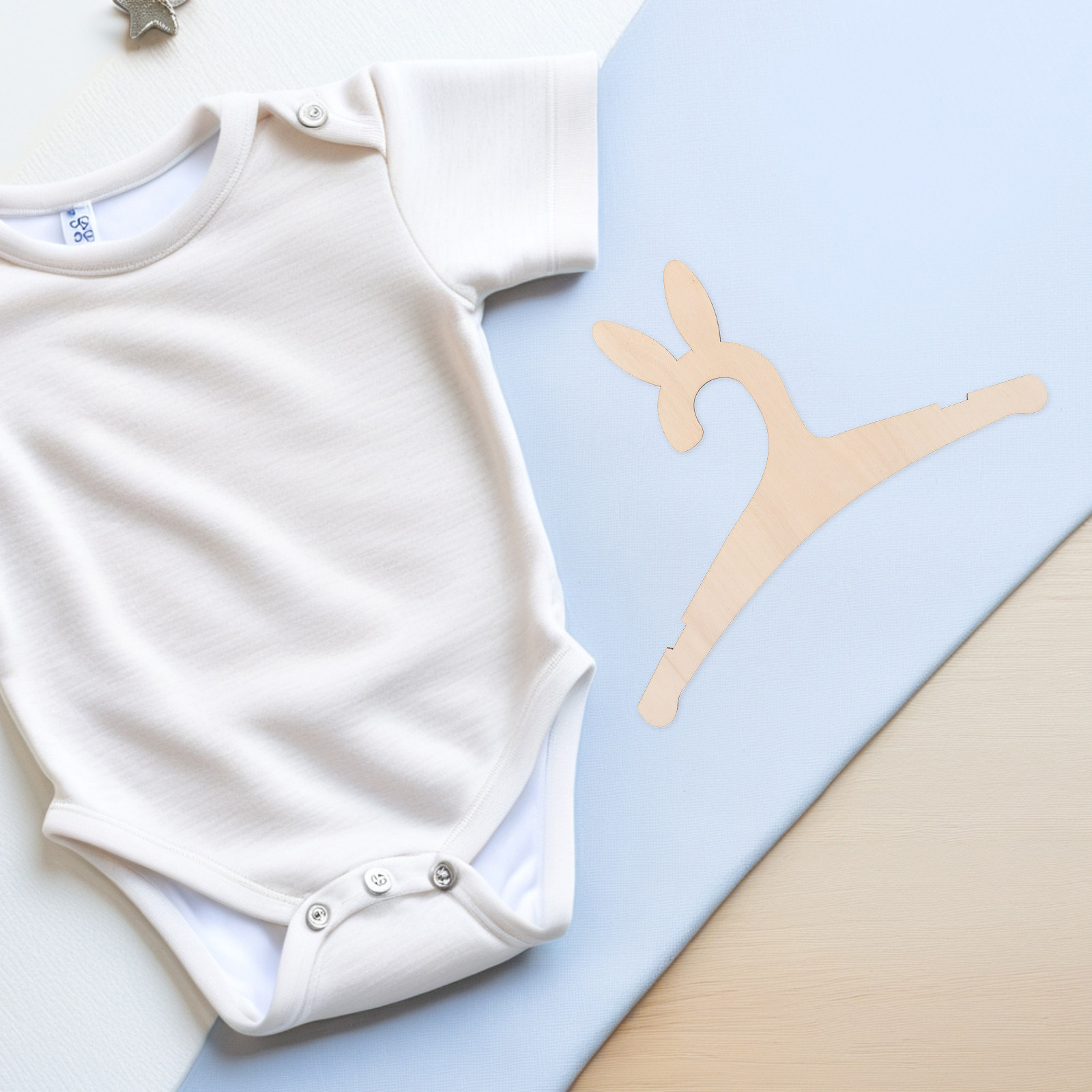 木製ベビー服ハンガー5本セット。うさぎの耳のデザインで、子供 - Baby Clothes のレビューと価格